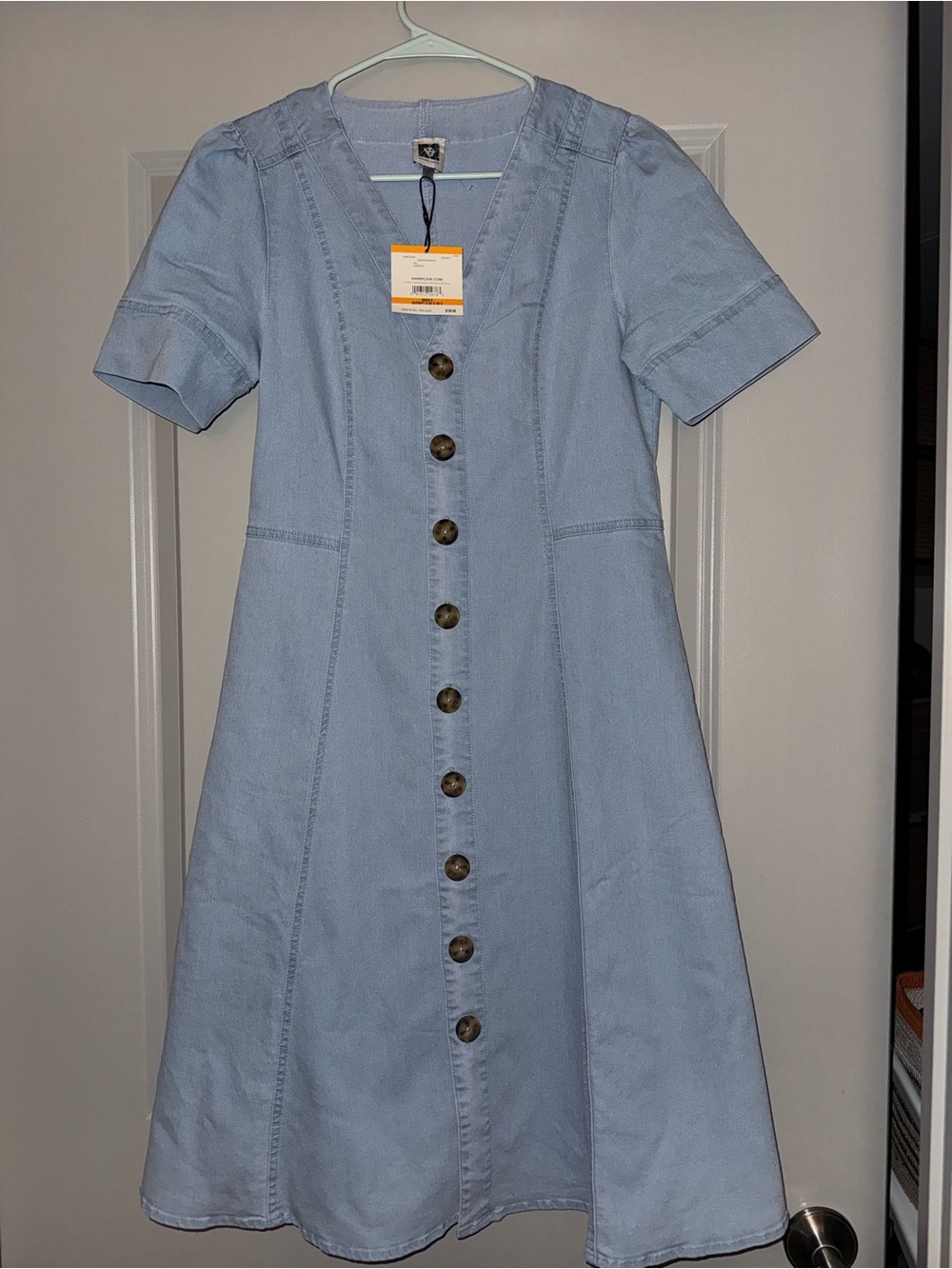 NEW NWT SIZE S Anne Klein Light Blue V-Neck Denim Dress